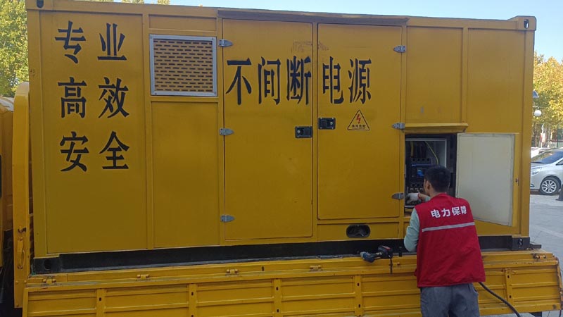 晴隆柴油发电机组和UPS电源配合使用时，如何避免切换过程中的电力中断？